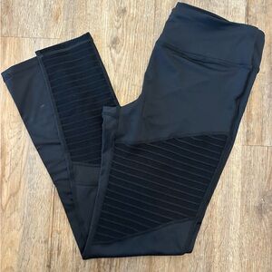 Women’s Textured Black Leggings
